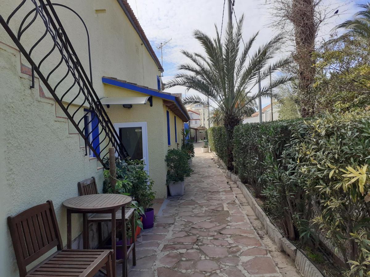 Hostal Oasis Denia Exteriör bild