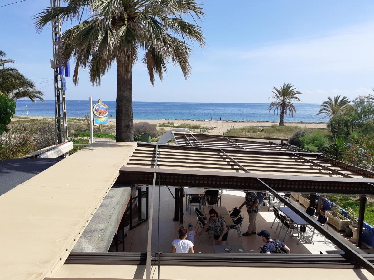 Hostal Oasis Denia Exteriör bild